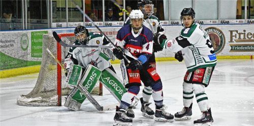 Starbulls-Torhüter Michael Böhm kassierte gestern Abend in Weiden sieben Gegentore. Fotos Masching