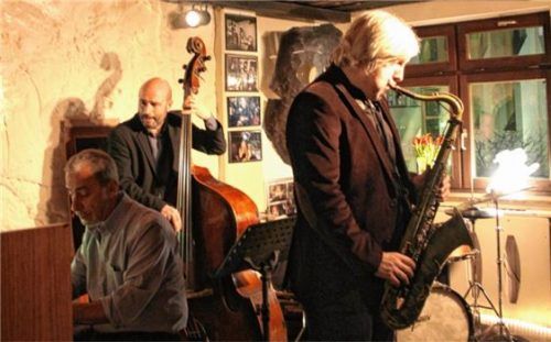 Tenorsaxofonist Grant Stewart (rechts) mit Bassist Ignasi Gonzales und Pianist Fabio Miano.Foto  Friedrich