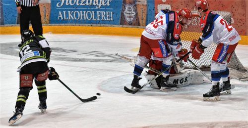 Topchance für Starbulls-Stürmer Michael Fröhlich im Heimspiel gegen Selb. Foto  Ziegler