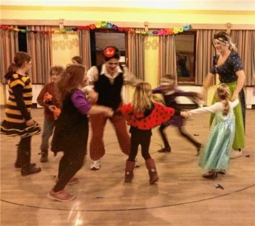 Trachtenjugend „narrisch“