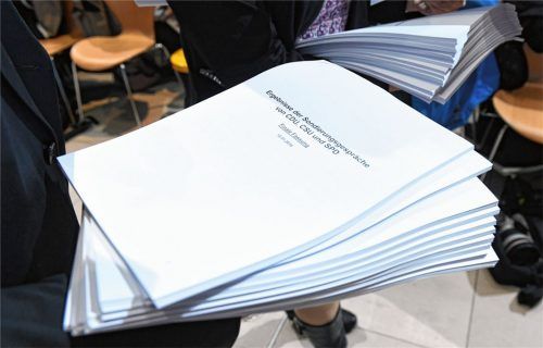 Viel Papier haben die Spitzen von CDU, CSU und SPD bei ihren Sondierungsgesprächen produziert. Foto dpa