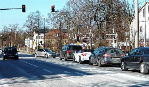 Vor 50 Jahren wurde noch überlegt, „ob eine Ampel an dieser Stelle den Verkehr nicht mehr behindern als ihm dienen würde.“Foto bi