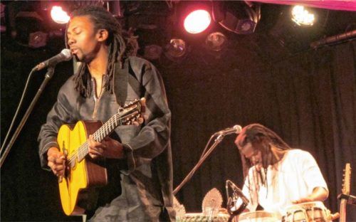 Wahrhaft außergewöhnliche Musiker: Hervé Samb mit Alioune Seck.Foto Benekam