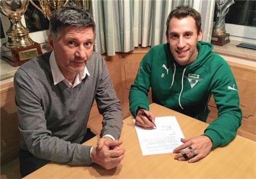 Weiter für den SBR am Ball: Kapitän Christoph Börtschök mit Sportlichem Leiter Günter Güttler.