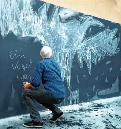 Zuerst entsteht ein Vogel.Foto  Mayer