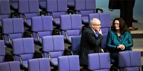 Zwei der Hauptverhandler bei den Sondierungen für eine Große Koalition: Volker Kauder, CDU/CSU-Bundestagsfraktionsvorsitzender, und Andrea Nahles, Vorsitzende der SPD-Bundestagsfraktion. Foto dpa