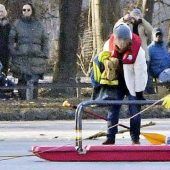 Familie bricht in Kleinhesseloher See ein