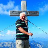 Der Herr Pfarrer und seine Gipfelkreuze