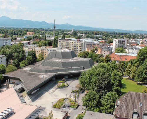 Auch das Kultur- und Kongresszentrum – hier aus der Vogelperspektive – soll illuminiert werden.