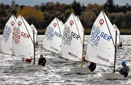 Ab ins Wasser:  Am 7./8. April startet die Ranglistenregatta Opti-Cup beim SR Simssee. Foto ni
