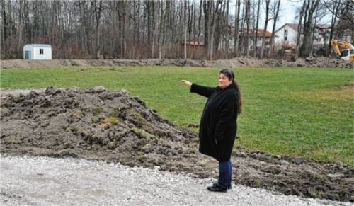 Ärgert sich über Bauarbeiten in der Natur: Manuela Mayle.Foto Schlecker