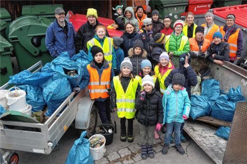 Aktion Saubere Landschaft: Hundert Schnapsfläschchen im Wald