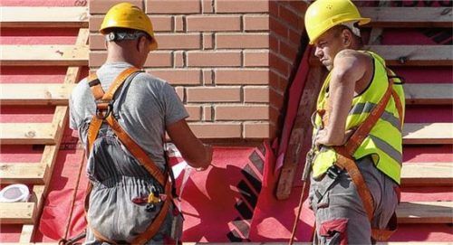 Auch Allergien oder Ängste spielen bei der Berufswahl eine Rolle. So muss man als Dachdecker schwindelfrei sein.

Foto djd/AUBI-plus/anaterate/Pixabay Public Domain