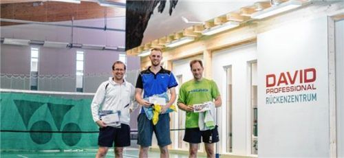 Bei der Siegerehrung: Der Traunsteiner Florian Ammerer verteidigte seinen Vorjahrestitel.