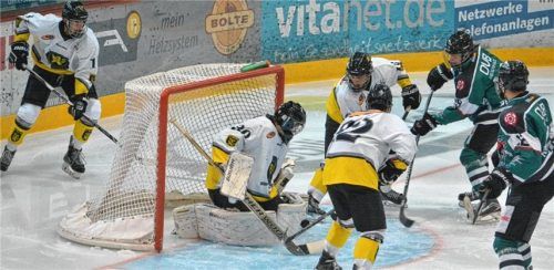 Chance für die Starbulls im DNL-Heimspiel gegen Bad Tölz.Foto Krumpe