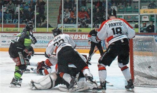 Das 3:2 durch Fabian Zick, der später auch den 4:3-Siegtreffer erzielte. Foto Rossteuscher