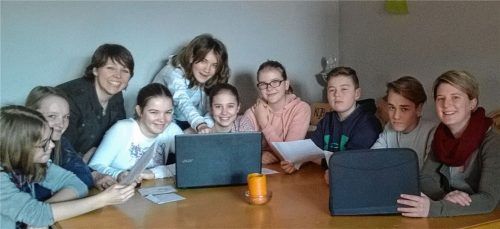 Das Firmungs-Vorbereitungsteam aus Schwabering mit den beiden Projektleiterinnen (von links): Magdalena Schmidmayer, Leonie Lang, Christine Eckl, Anna Baumann, Anna-Maria Höllrigl, Theresa Nour-el-Din, Viktoria Reichert, Benedikt Zäch, Moritz Moser, Lisi Brich. Vincent Kaiser fehlt auf dem Bild. Foto mb