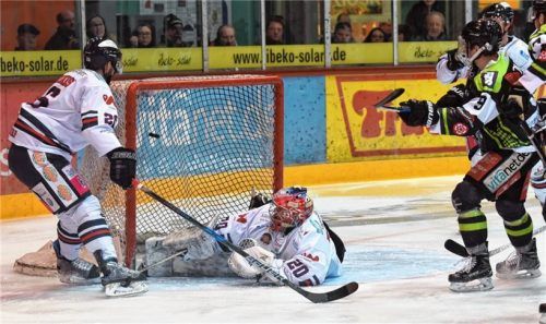 Das frühe 1:0 erzielte gestern Abend Christoph Echtler (rechts/Nummer 9). Fotos  Ziegler