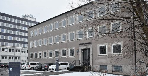 Das Jugendamt, das sich neben dem Hauptgebäude des Landratsamtes befindet, wurde 1961 errichtet. Jetzt wird es für gut 14 Millionen Euro generalsaniert und erweitert.Foto  Schlecker