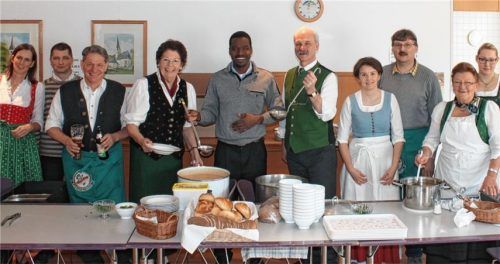 Degerndorf hilft Ghana: Fastenessen für „Stiftung Regentropfen“