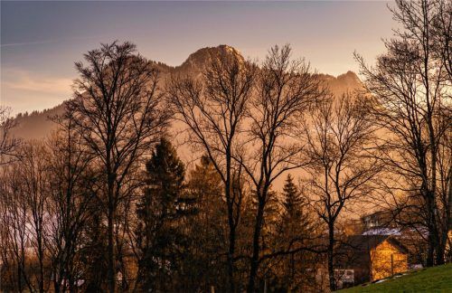 Der Heuberg erstrahlt in erstem Frühlingslicht