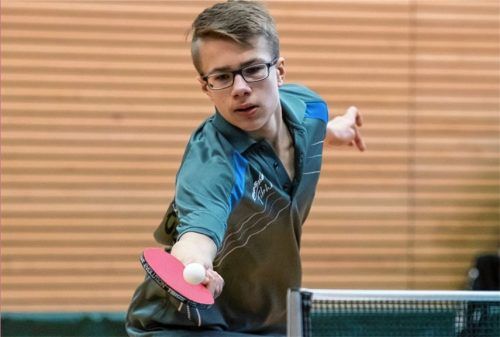 Der Kolbermoorer Mike Hollo (Bild) unterlag dem russischen Abwehrspieler Denis Izumrudov. Fotos  Steinbrenner