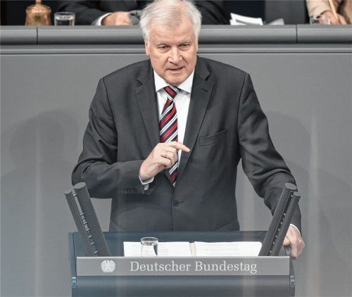 Der neue Bundesinnenminister Horst Seehofer (CSU), spricht im Deutschen Bundestag. Foto dpa
