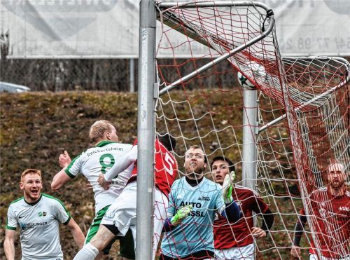 Der Siegtreffer für die SG durch Albert Schaberl (Zweiter von links), der aus kurzer Distanz erfolgreich war.Foto Semerad
