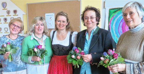 Die ehemalige Vorstandschaft der Katholischen Frauenbewegung Schloßberg (von links): Barbara Rieger, Elisabeth Fischbacher, Monika Eichinger, Carola Schreiner und Inge Kaiser, hoffen auf engagierte Nachfolgerinnen.Foto  Veith