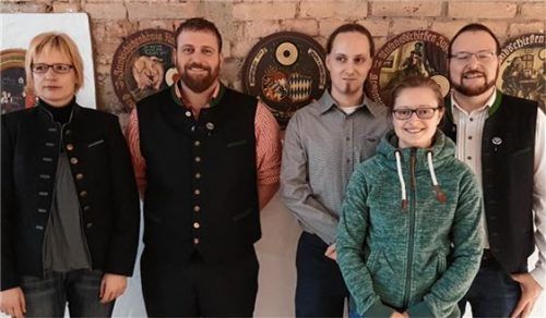 Die neue Vorstandschaft (von links): Jugendleiterin Berit Giera, Vorstand Tim Noichl, Schriftführer Felix Eberle, Kassier Kathrin Blum und Zweiter Vorstand Rainer Niedermaier.