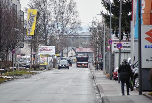 Die Oberaustraße soll aufgewertet werden. Durchgehende Fußgängerwege sind bereits in Planung. Foto Schlecker.