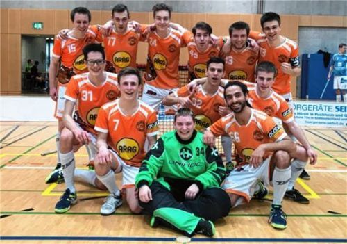 Die Rohrdorfer Floorballer beim Mannschaftsbild nach dem Gewinn der bayerischen Meisterschaft.