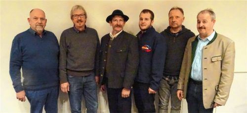 Die Vorstandschaft des neu gegründeten Bürgerfestvereins (von links): Günther Zellner (Schriftführer), Peter Lindner (Zweiter Vorsitzender), Vorsitzender Wast Voit, Mathias Kloo (Kassier) und Christian Poitsch (Beisitzer) mit Bürgermeister Peter Kloo.