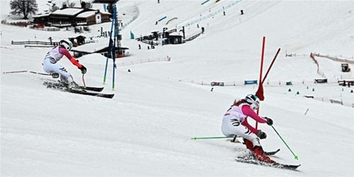 Duell der U14-Mädchen zwischen Antonia Pfob und der späteren Siegerin Emily Höller (rechts).Fotos Beha