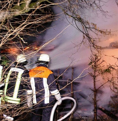 Ein Raub der Flammen wurde dieses Gartenhaus in Edling. Foto Barth