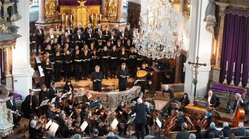 Ergreifendes Musikerlebnis: Die Capella Vocale samt Solisten und das Collegium Musicum in Prien. Foto Berger