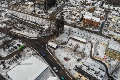 Erste Verkehrsbehinderungen wird es bereits diesen Sommer rund um die Tonwerksunterführung geben: Wenn Kanal- und Wasserleitungen umverlegt werden, um das Baufeld für den Ausbau der Unterführung (geplant für 2019) frei zu machen.Foto Buhleier