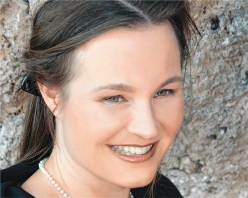 Die Pianistin Eva Barbarino spielt beim Festakt im Haus der Kultur.Foto  re