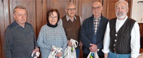 Freuten sich über die Ergebnisse (von links): Franz Wanderl, Edeltraud Weilnhammer, Heinz Englbrecht, Kurt Mittermaier und Organisator Sepp Warmedinger. Foto Sedlbauer
