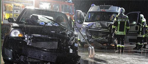 Fünf zum Teil Schwerverletzte forderte dieser Unfall bei Wasserburg.Foto Barth