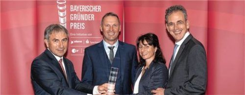 Für besonders verantwortungsbewusstes unternehmerisches Handeln wurden Rosemarie und Josef Grandl ausgezeichnet.