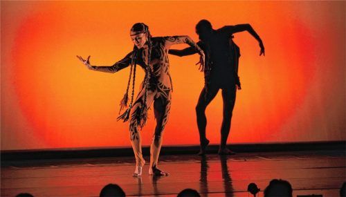 Getanzte Geschichten aus Licht und Schatten