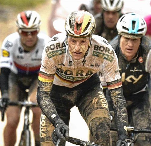 Gezeichnet von einem harten Rennen im strömenden Regen auf Schotterstraßen: Der Samerberger Marcus Burghardt beim italienischen Klassiker Strade Bianche.