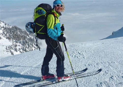 Glücklich inmitten der weißen Pracht: Lissi Seibt bei ihrem Trip von Aschau nach Bruneck. Foto SEibt