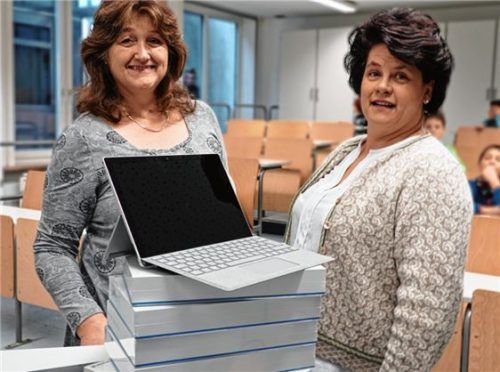 Große Freude: Die Zweite Vorsitzende Martina Himmelreich (links) und die Erste Vorsitzende Claudia Schubert.Foto re
