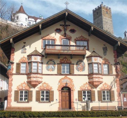 Im „Haus des Gastes“ ist heute die Gäste-Info (Erdgeschoss), das Innschifffahrtmuseum (erster Stock) und die Galerie (zweiter Stock) untergebracht.Foto riedl