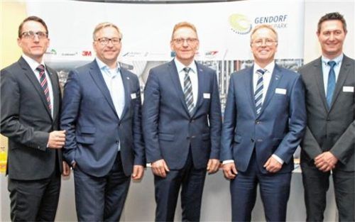 Informierten: Tilo Rosenberger-Süß (Moderator), Dr. Stephan Trautschold (Clariant), Klaus Baier (Vinnolit), Dr. Bernhard Langhammer (InfraServ Gendorf), Stephan Führer (Dyneon).Foto  re