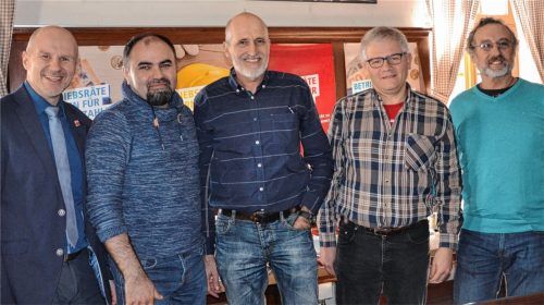 Informierten über die Aufgaben eines Betriebsrats: DGB-Regionsgeschäftsführer Günter Zellner, Bülent Tirmik, Hannes Stadlbauer, Bernhard Weißenbacher und Josef Kaffl (von links).Foto Birkhof