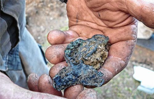 Interessantes Fundstück: der Teil eines Rasiermessers aus dem Männergrab. Fotos Rehberg