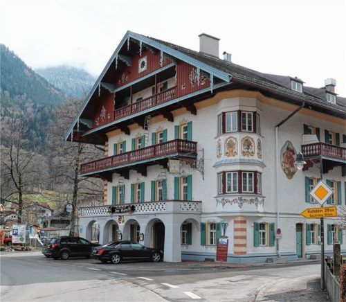 Ist die Einquartierung der Bundespolizei schuld an der Misere des Restaurants „Zur Burg“? „Nein“, sagt Joachim Konrad von der Eigentümergemeinschaft. Fotos Rehberg